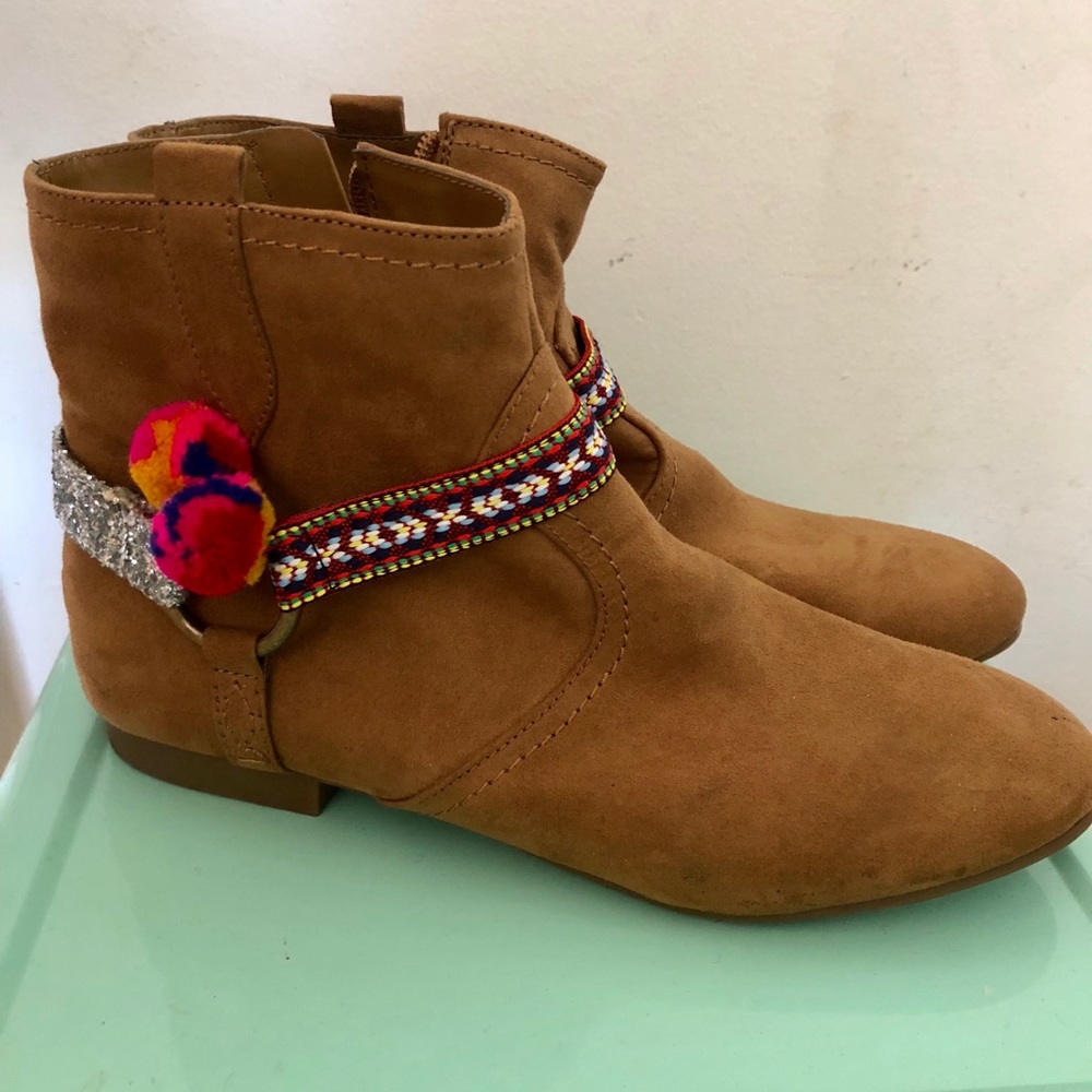 Indigo Rd Pom Glitter Booties- NWOT